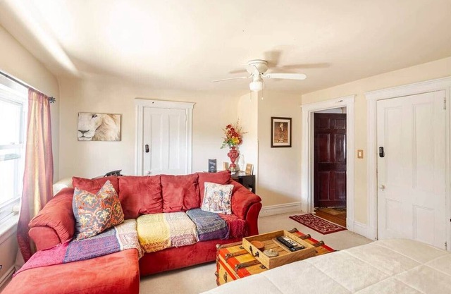 Charming Apt Walkable to Shop, Eat & NYC Transport