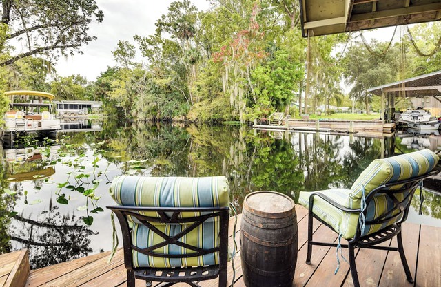 Sandy Shore & Multi-Boat Dock! St Johns River Home