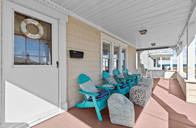 6 Bedroom house steps from the sandy beach