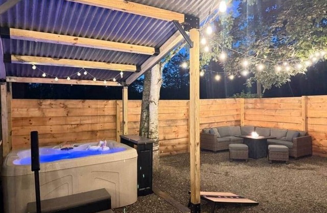 Hudson Hot Tub & Pet Escape