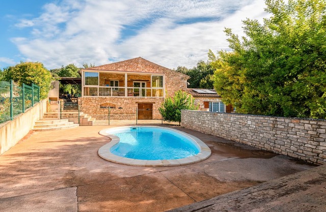 Cottage 'De Vacances' with Shared Pool, Wi-Fi and Air Conditioning