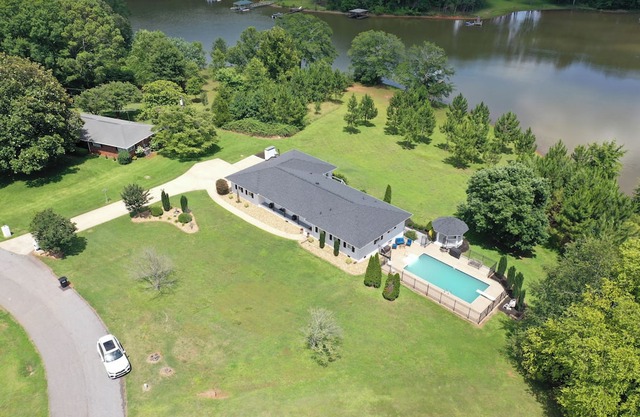Lake Hartwell w/Dock, Pool, Clemson, Fishing Tournaments, Sleep 12, Anderson SC
