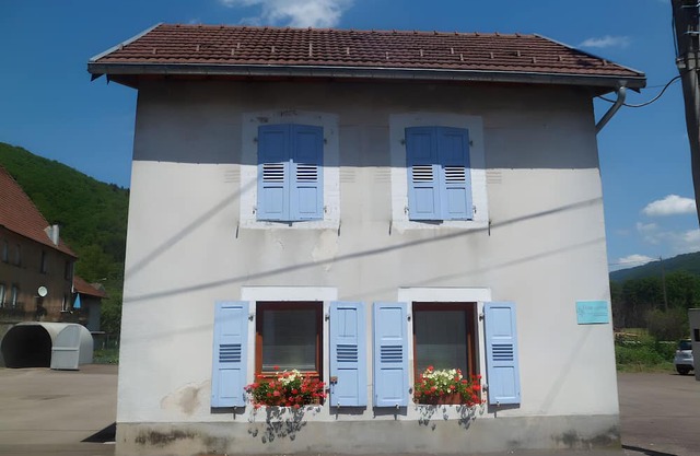 Holiday Home 'Charmante Maison Les Volets Bleus' with Private Garden and Wi-Fi