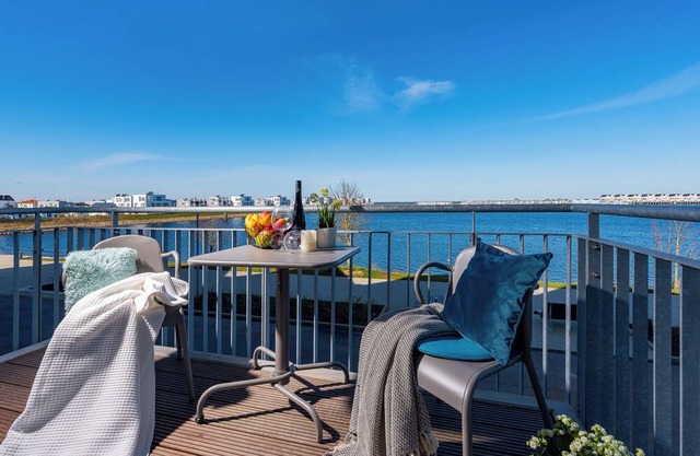 Enjoy - parking space, balcony, washing machine, 1st row on the water, harbor view