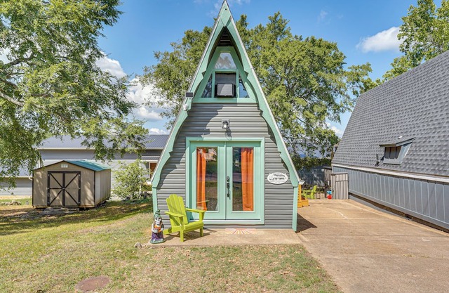 Cozy Cabin w/Deck & Boat Launch Access in Lampe!