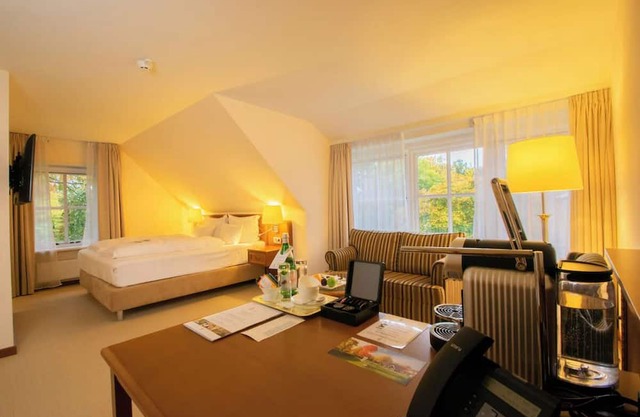 Peaceful Escape Ideal for a Romantic Getaway - with Indoor and Outdoor Pool