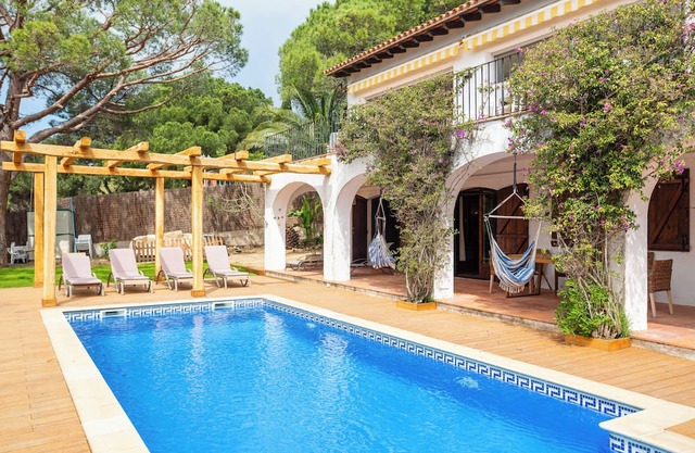 Villa 'Vista Bonita 5 Rooms' with Sea View, Private Pool and Wi-Fi