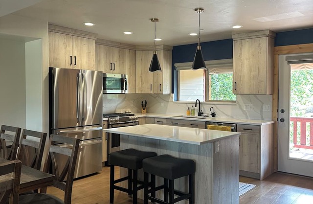 Your Mountain Basecamp – Ski & Explore while staying in this 4 bed townhouse
