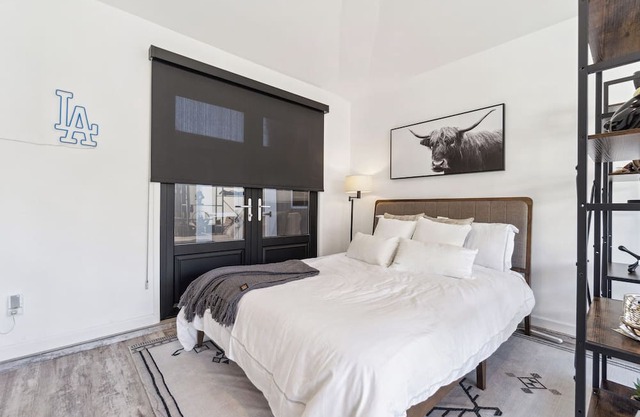 Studio GuestHouse in Los Angeles near LMU, 5 min from LAX.