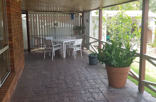 BANYA BLISS - quiet, cosy unit close to beach, cafes, bowls club and RSL