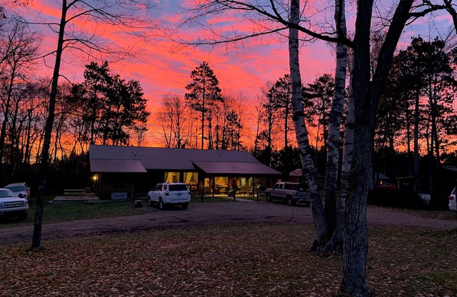 Spacious lodge with cabins in charming Remer/Longville with WiFi, AC