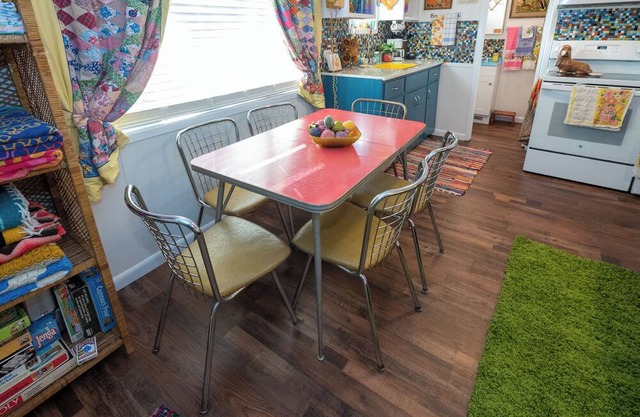 Grandma's Groovy Retro Lakefront Cabin near Branson and Silver Dollar City!