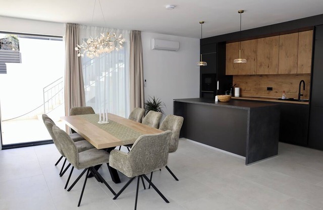 Charming 4-bedroom house with AC, WiFi and swimmingpool