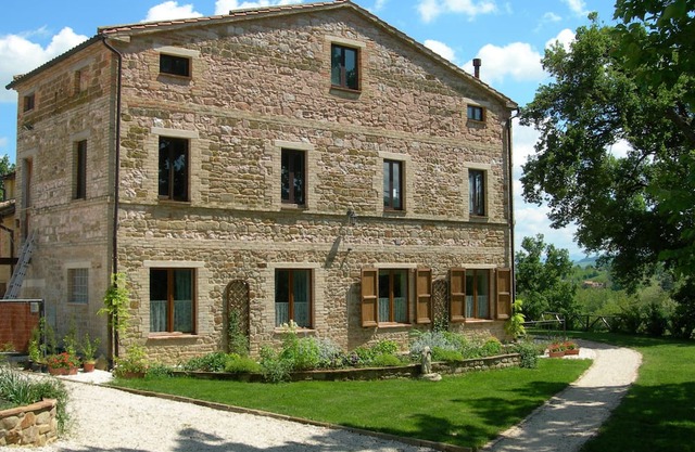 Spacious 2-bedroom apartment with wonderful views of the Sibillini Mountains