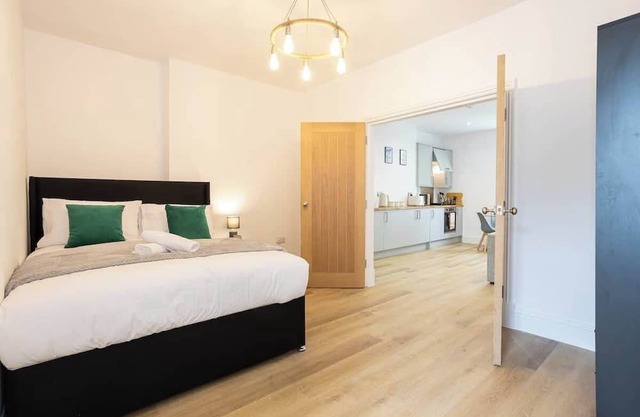 NEW! Pristine Flat, Ideal for Business, Sleeps 4!