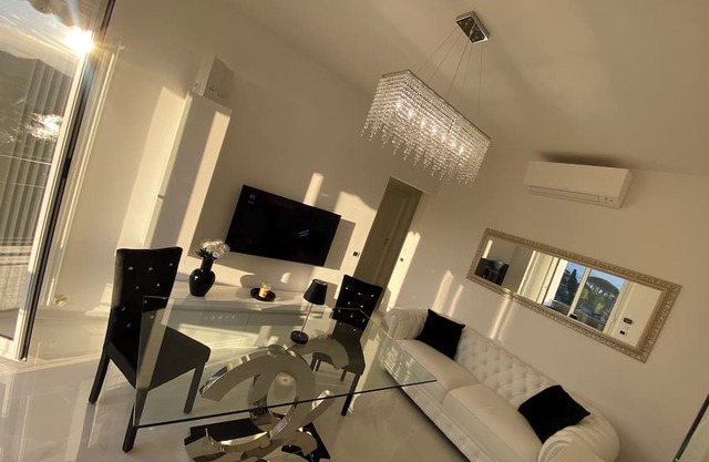 Luxurious Retreat - Elegant sea view apartment near Portofino & Cinque Terre