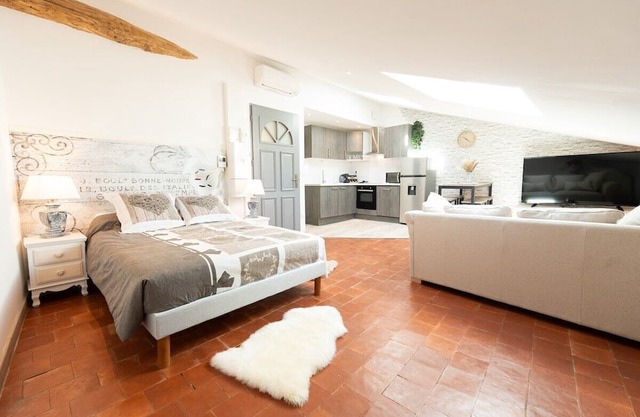 Charm under the roofs rated 3 stars
