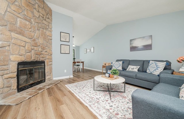 Spacious|3 Bdrm|2 Ba|One Level|Pets Allowed