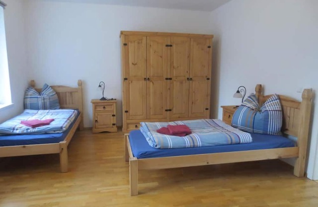Large vacation apartment in Leipzig near Neue Messe, BMW plant also ideal for fitters