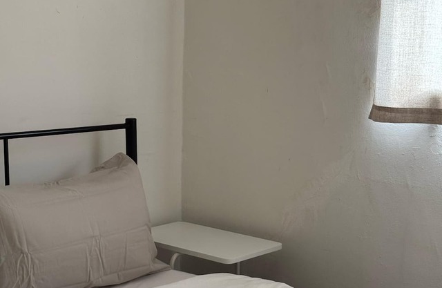 Entire unit 2-bedroom apartment town area with AC, WiFi
