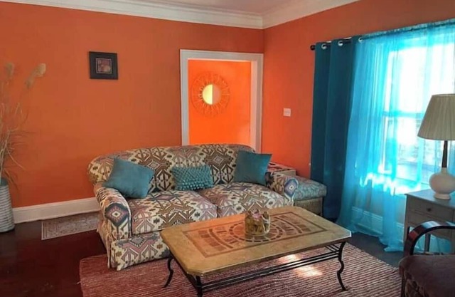 House in the Hood 3-bedroom SE Cleveland with WiFi