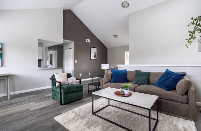 Barsala l 2BD w/Fast Wi-Fi + Pool & Gym Access