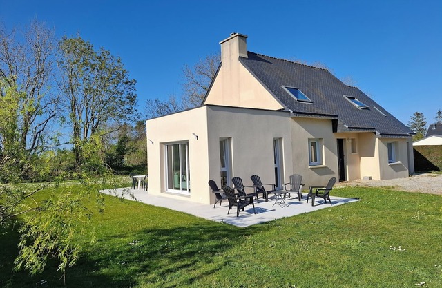 Large, quiet house, 1km from the Aber beach, CROZON