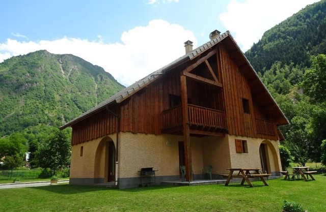 6/8 person duplex apartment in a chalet in the heart of the Ecrins mountains