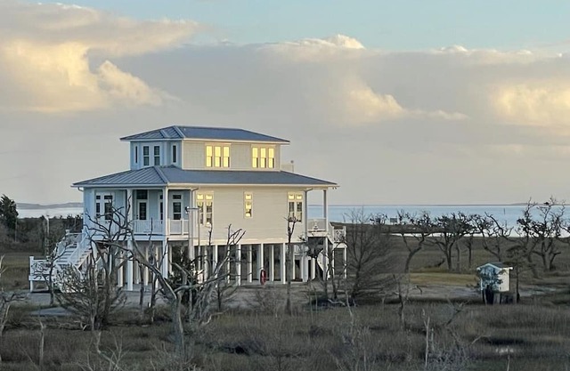 Private 8 acre waterfront property. New Construction 10 mins to Beaufort!