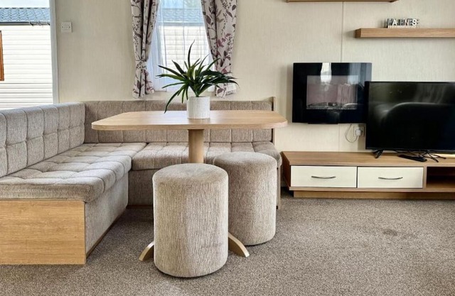 Stunning Holiday Caravan in Great Yarmouth – Just Steps from the Beach!