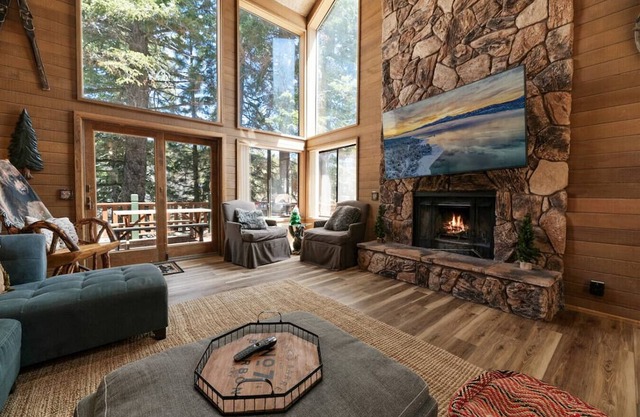 Great Family Space- Spa + Game Room, 3 mi. to Lake
