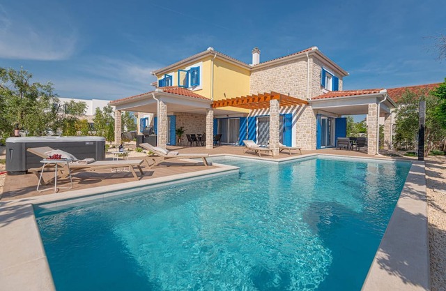 Holiday house Zaton for 1 - 10 persons with 5 bedrooms - Holiday house