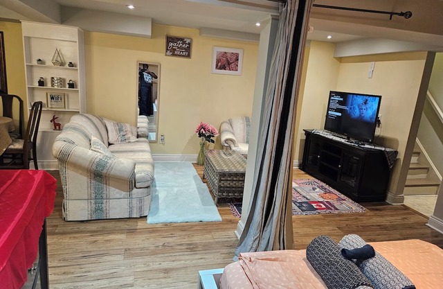 Gorgeous Walkout Basement Apartment Fully Furnished, Seperate Entrance.