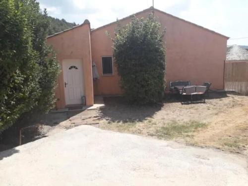Charmant appartement a Saint Zacharie 26 m² jardin prive