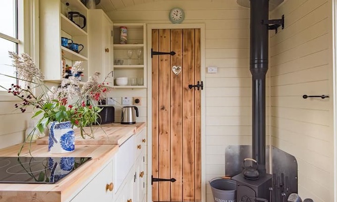 St Mary's Bay Apartment | Shepherds Hut sleeps 2 in Kent