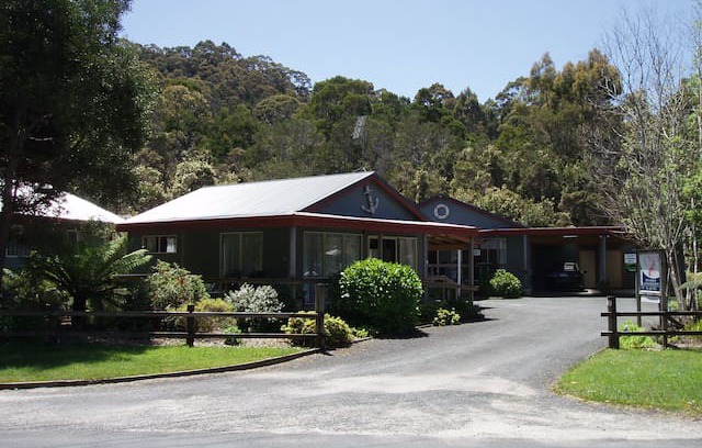 Strahan House | Unit 1. 2 bedroom . The Crays Accommodation.