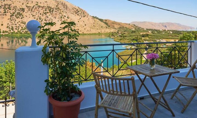 Georgioupolis Villa | Spacious Getaway by Lake Kournas ★
