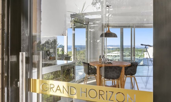 Port Macquarie Apartment | Grand Horizon with sweeping Ocean View month only