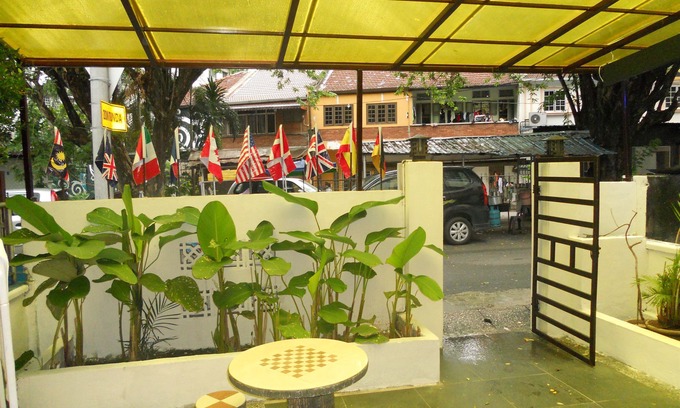 Bukit Bintang Hotel | OYO 90121 Summer House Bed & Café