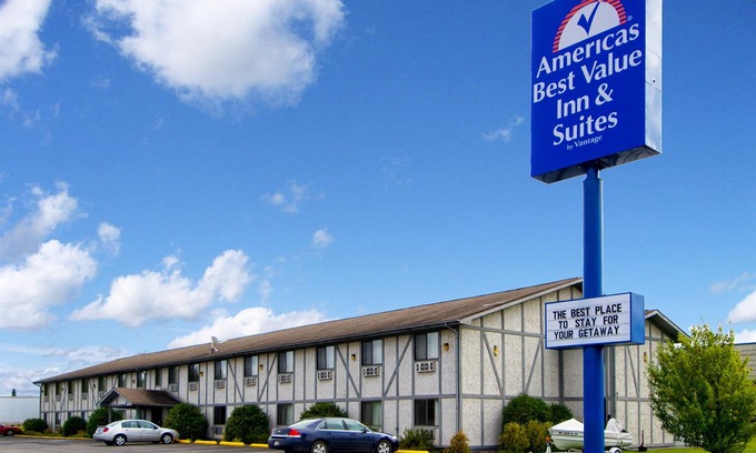 International Falls Hotel | Americas Best Value Inn & Suites International Falls