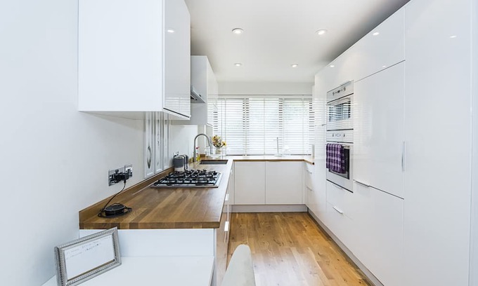 Island Gardens House | A Beautiful Luxurious 4Bedrooms 2 Bathrooms and a Guest Toilet