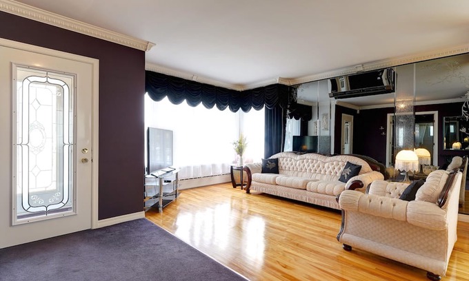 Laval-des-Rapides House | 4 Beds Entire House Free Wifi Two Parking