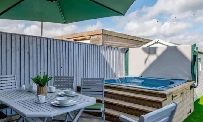 Kirby Misperton House | The Cosy Haven w/hottub near Flamingo Land