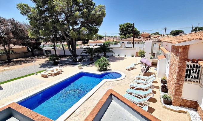 Miami Platja Ski Chalet | Chalet Mimosa Oasis