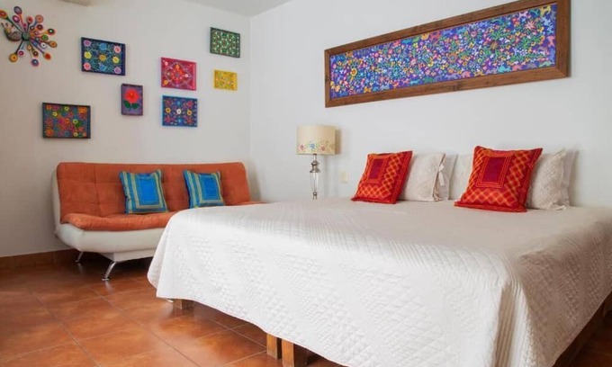 Reforma Bed & Breakfast | Habitación Alebirjes en Casa Los Arquitos B&B
