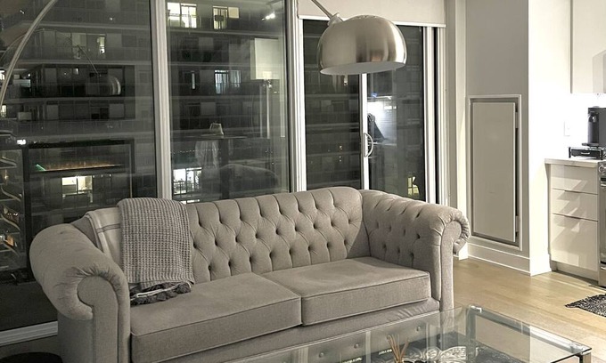 Humber Bay House | Upscale Waterfront Condo