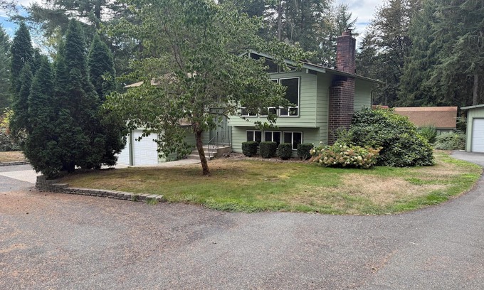 Woodinville House | Cozy Getaway Minutes to Wineries & Trails