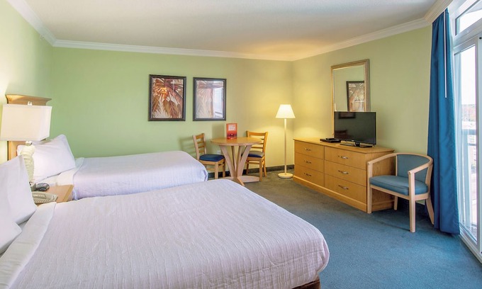 Myrtle Beach Hotel | 4 Relaxing Beachside Suites Perfect for Couples or Families - with 2 Pools