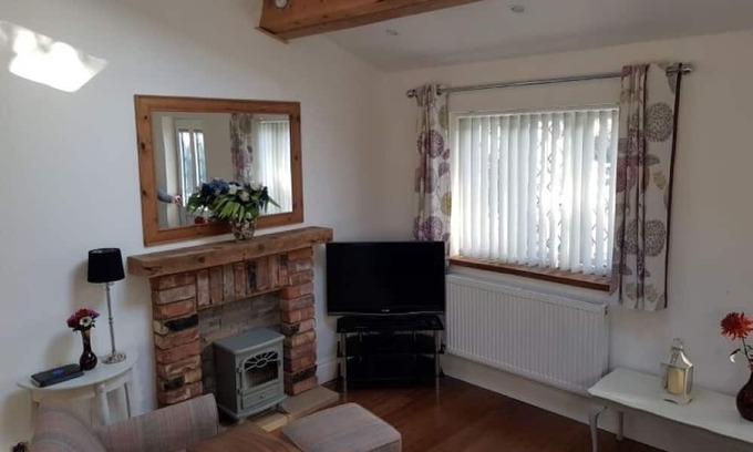 Chorlton-by-Backford Cottage | Charming Contemporary Cottage in Saughall – Minutes from Chester