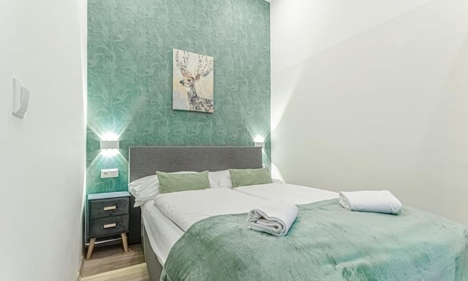 Mariahilf Hotel | Affordable and Beautiful Room Near Hauptbahnhof